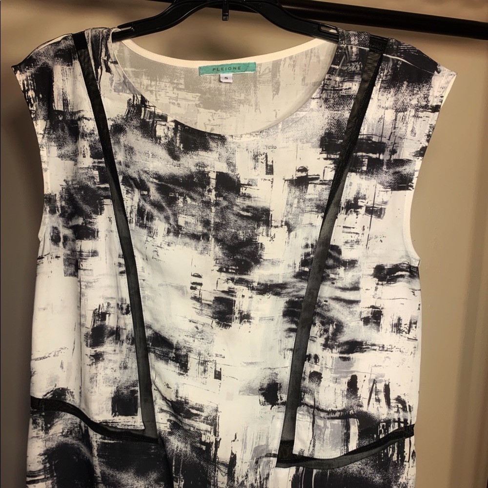 Black and white Art Deco top